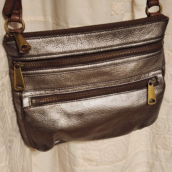 ✨ Fossil Metallic Leather Crossbody Bag Silver Multi-Zip Y2K 🖤 - Picture 4 of 10